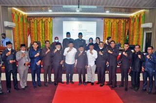 H. Adil dan H. Asmar resmi diumumkan Nakhodai Kepulauan Meranti dalam Sidang Pleno DPRD