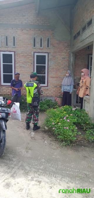 Berlakunya PSBB, Babinsa Serma Rudiantho Sosialisasi ke Masyarakat