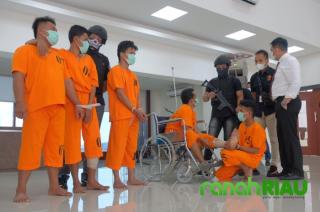 Polda Riau Amankan 40.KG Sabu dan 50.000 Butir Pil Ekstasi dari 5 Pelaku Narkotika