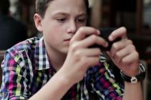 Pro-Kontra Dampak Ponsel terhadap Keterampilan Tangan