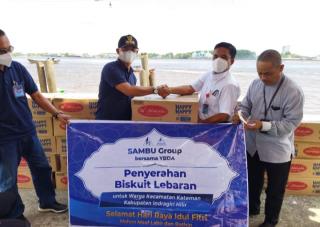 Sambu Group Berbagi Ribuan Biskuit Lebaran di Kecamatan Kateman