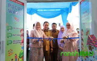 Walikota dan Ketua TP PKK Kota Pekanbaru Resmikan Posyandu Pucuk Wangi di Kulim