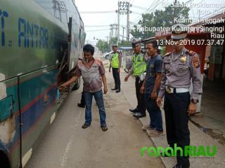Lakukan Pelanggaran, 15 Unit Truk dan Bus di Tilang Satlantas Polres Kuansing
