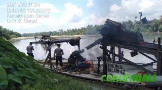 Dilaporkan Kades, Satu Unit Rakit PETI Hangus Dibakar, Satunya Lagi Aman