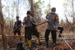Kapolres Kampar Mobilisasi Lakukan Pendinginan Karlahut