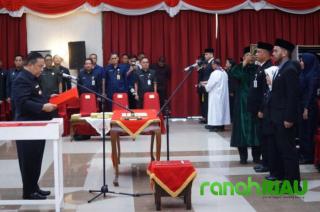 Ratusan Pejabat Pemprov Riau Dilantik, SF Hariyanto Tekankan Integritas dan Kinerja