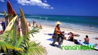 Protes Masyarakat Tak Digubris, Belasan Anggota DPRD Kuansing Mendarat di Bali