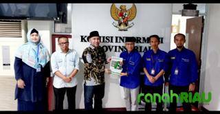 Kunjungi KI Riau, BPS Provinsi Riau serahkan laporan pelayanan Informasi dan sampaikan Rencana MoU