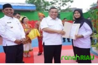 Dari Guru pada Pj Gubri: Terima kasih untuk SK yang Telah Saya tunggu 18 Tahun