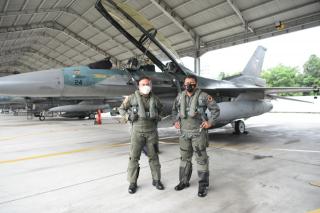 Skadron Tempur Lanud RSN Gelar Terbang Malam