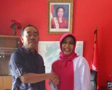 Bertemu di PDIP, Intsiawati Ayus Salami Calon Rival 