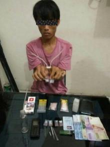 Apes... Mahasiswa ini di cokok polisi Dirumahnya, Simpan Sabu di Speaker Aktif