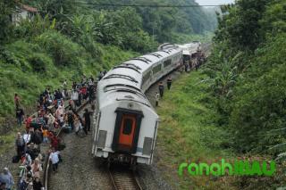 KA Bangunkarta Anjlok di Bumiayu, lintas Selatan Lumpuh: Penumpang Tertahan, Rute Dialihkan