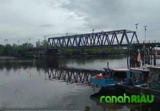 Warga di Pinggiran Sungai Kembung Keluhkan Limbah dari Tambak Udang