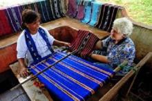 Tenun Tanimbar Maluku Pukau Warga Jepang