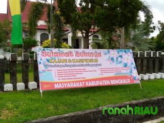 Dugaan Kasus Korupsi, Masyarakat Bengkalis Beri Dukungan Papan Bunga Kepada Kajari dan Kasi Pidsus