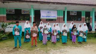 Rumah Yatim Salurkan Bantuan Pendidikan ke Daerah Pelosok di Riau