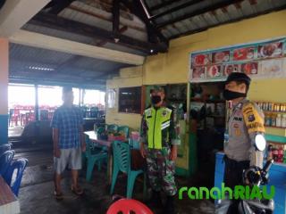 Babinsa Laksanakan Penerapan Kesehatan dan Aturan Ke Warga Kecamatan Bantan