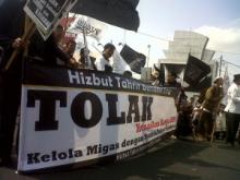 Ratusan Wanita Turun Ke Jalan