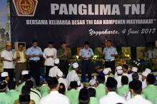   Panglima TNI : Bersedekah Itu Tidak Perlu Menunggu Banyak Harta