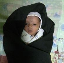 Ibu Di Inhil Ini Kaget, Didepan Rumahnya Ada bayi Mungil, Bayi Siapa Yah.?