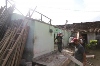 Tiga Warga Didesa Caturharjo Peroleh Bantuan dari PDI Perjuangan