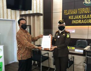 Kejari Inhil Terima Hibah Renovasi Ruang PTSP dari Sambu Group