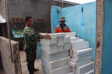 Hari Ketiga TMMD Reguler Ke-104, Bahan Bangunan Mulai Didistribusikan Ke Lokasi Sasaran Fisik