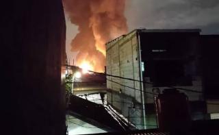 Sejumlah warga Panik berhamburan akibat Depot Pertamina Plumpang terbakar 