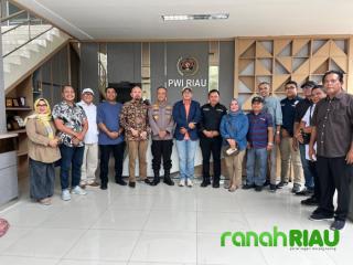 PWI Riau dan Bidhumas Polda Riau Perkuat Sinergi, Dorong Wartawan Tingkatkan Kompetensi