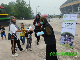 IZI Riau dan PD Salimah Bagikan 400 Masker untuk Warga Pekanbaru