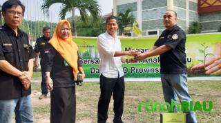 Tanam Pohon Bersama Barisan Anak Melayu, Ketua DPRD Riau Berikan Apresiasi