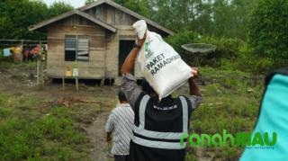 IZI Riau Salurkan Paket Ramadhan hingga ke Pelosok Meranti