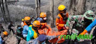 Tim SARMMI dan elemen lain Evakuasi dua jenazah korban Erupsi Semeru