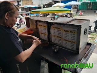 Diserbu Aroma Kopi Legendaris, Toko Setia Jaya Bertahan di tengah Gempuran Kedai Modern