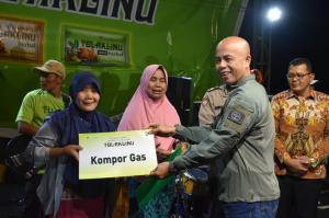 Pembagian Hadiah Pesta Rakyat Hingga Malam