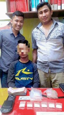 Tuh Kan Kena Lagi, Edarkan Shabu, Pemuda Belasan Tahun Ini Di Cokok Polisi..