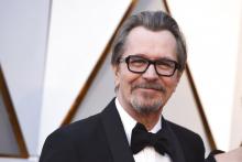 Gary Oldman dan Saoirse Ronan Jadi Presenter Golden Globe