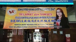 Wanita Ini Memiliki 13 Gelar Akademik, Simak Kisahnya Disini..