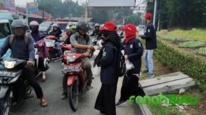 Bersama Mahasiswa UMRI dan UIR, PT. Arara Abadi Bagikan Masker
