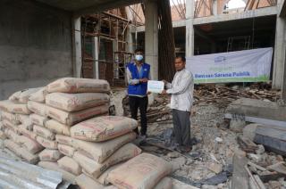 Rumah Yatim Berikan Bantuan Sarana Publik Kepada Mesjid Al Ikhlas