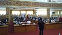 Ruangan Sidang DPRD Pelalawan dikuasai Puluhan Pelajar SMP