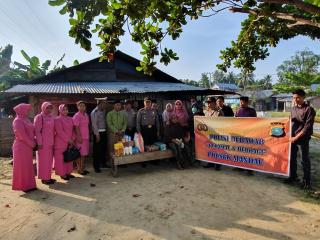Polsek Mandau Santuni Nenek Penderita Kanker Payudara