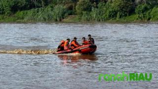 Bocah 4 Tahun Hilang di Sungai Batang Kuantan, Tim SAR Sisir 3 Km Arus Sungai