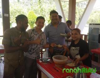 Perekat Silaturahmi Mahasiswa Papua dengan Masyarakat Riau