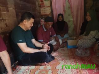 Bersama Tokoh Asal Sentajo, Halim Sambangi Rumah Korban Yang Tenggelam di Cerenti.