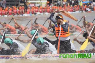 Bupati Suhardiman Amby Kembali Jadi Timbo Ruang di Tepian Narosa