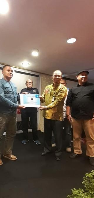 26 Wartawan Anggota PWI Riau Terima Sertifikat UKW Angkatan XII