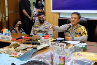 Melakukan Kekerasan Terhadap Orang dan Melawan Pejabat Yang Menjalankan Tugas