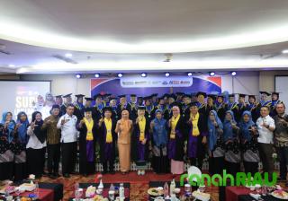 Ketua TP PKK Kota Pekanbaru Hadiri Wisuda Lansia Tangguh Berkah Bersama